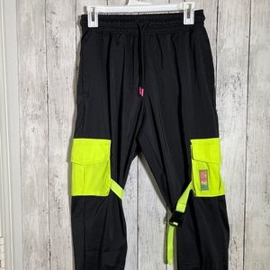 Zumba Bold Is the New Basic Cargo Pants - Size Unisex Suave Small - Color Black